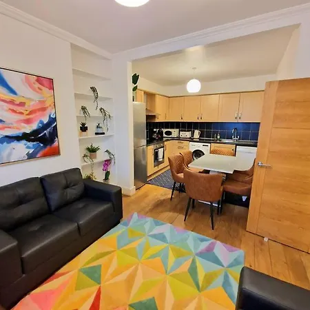 4 Bedroom, 3 Bathroom Private House In Central London, 3 Minutes Walk To Edgware Road Station